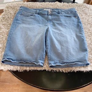 Sale Torrid Jegging Jean Shorts Size 28